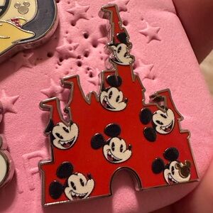 🌸3 for $37🌸 Mickey Mouse Castle Mystery Pin